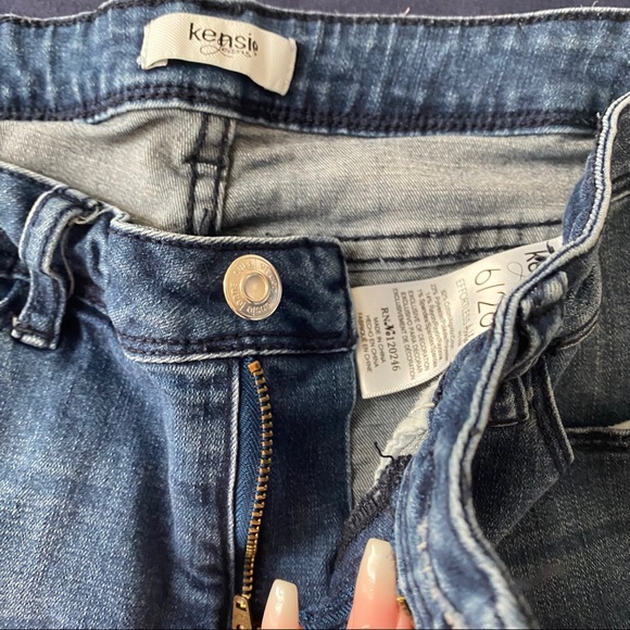 Kensie knee ripped mid rise blue jeans tight fit - Picture 6 of 9